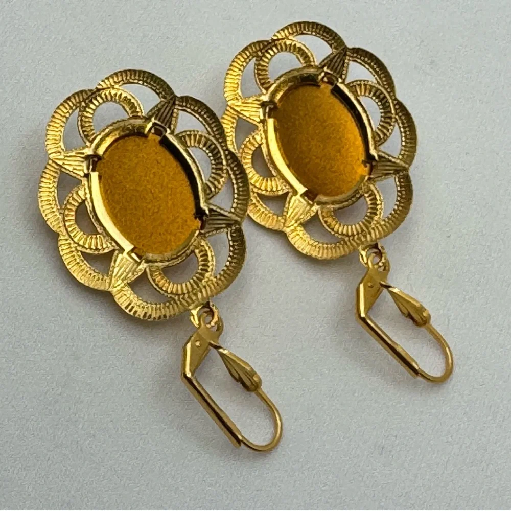 Gold Tone Filigree Amber Cabochon Drop Earrings Leverback